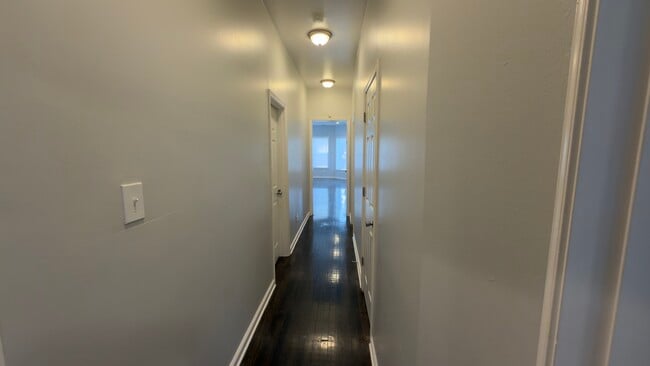 Building Photo - 1344 E 72nd Pl