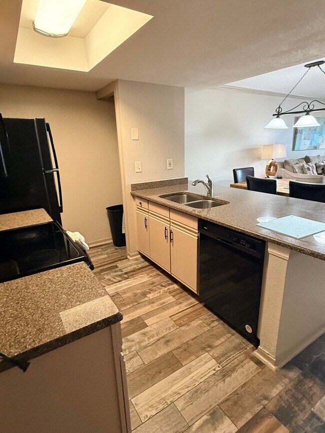 Building Photo - 2490 Sweetwater Club Cir