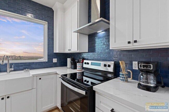 Building Photo - 111 W Sunny Isle Dr