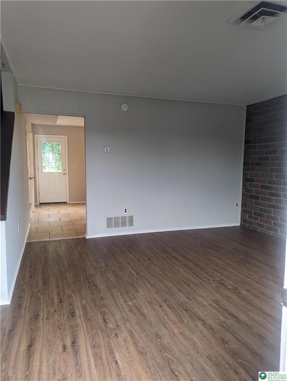 Building Photo - 107 E Hillcrest Ln