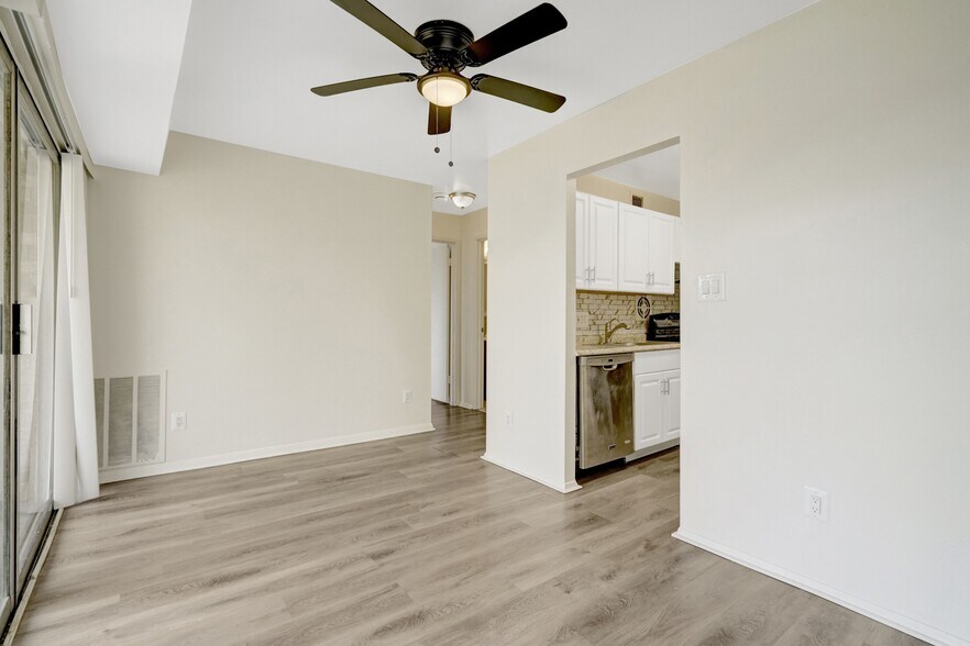 Building Photo - 2904 Kings Chapel Rd