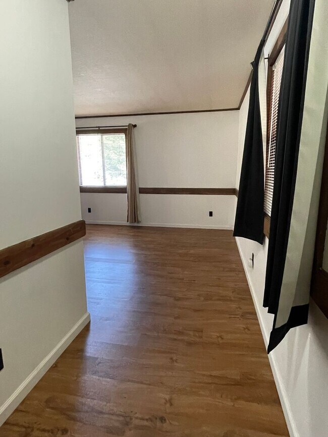 Building Photo - One Bedroom Condo