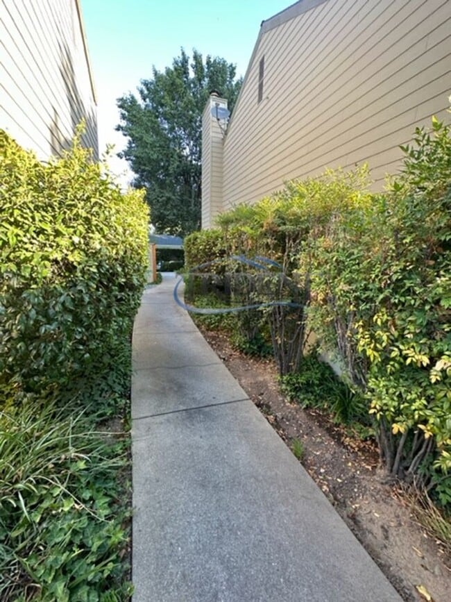 Building Photo - 3 bedroom, 2 ½ bath townhouse, located in The Grove gated community