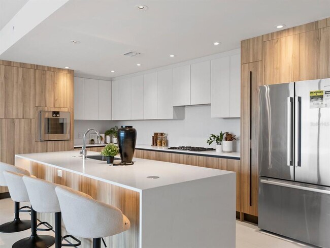 Building Photo - 1020 Sunset Point Rd