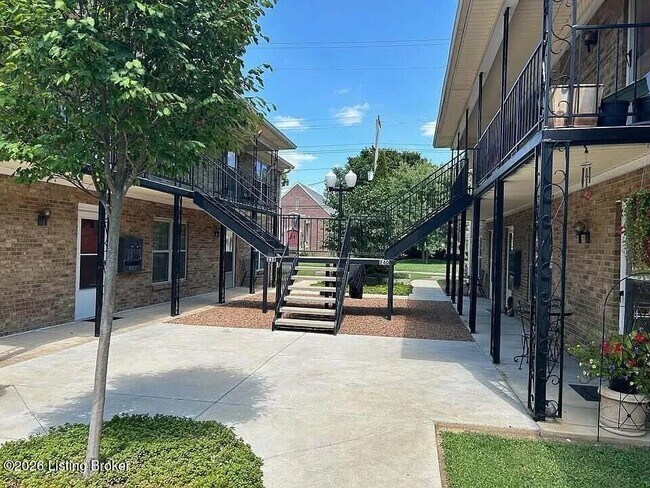 Building Photo - 240 Breckenridge Ln