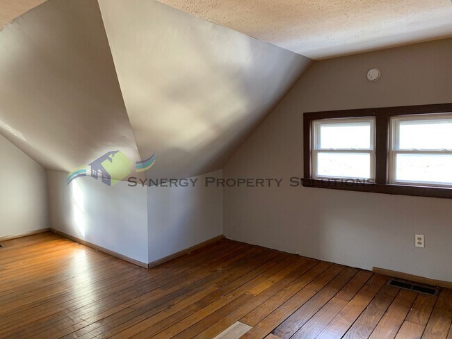 Building Photo - Rental Available!
