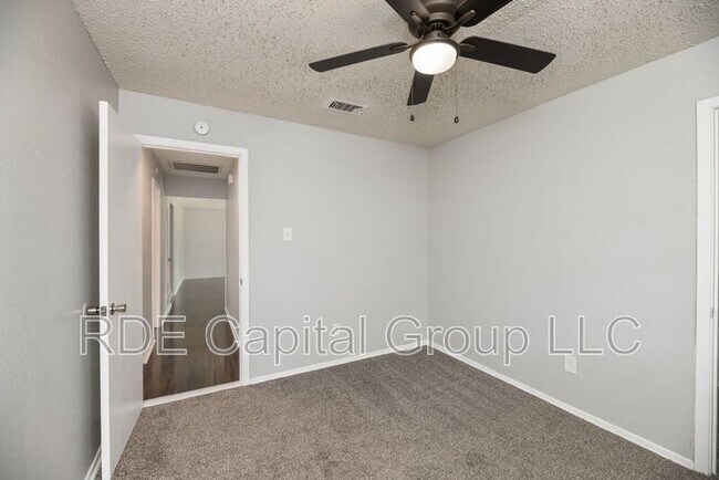 Building Photo - 8013 Emerald Hills Way