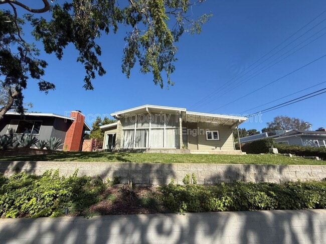 Building Photo - 3677 Willowick Dr