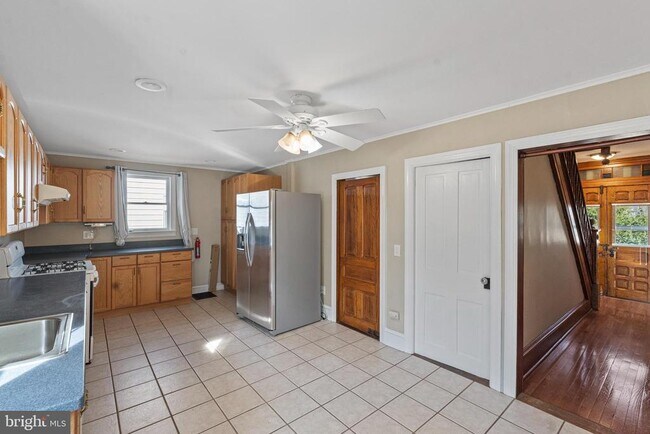 Building Photo - 923 N Main St