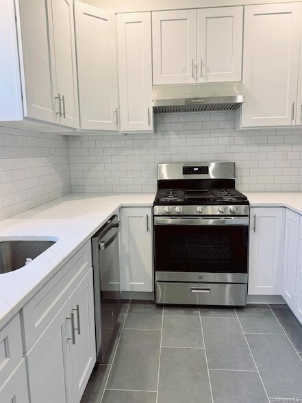 Building Photo - 68-11 Dartmouth St