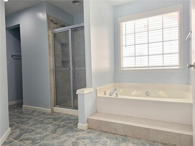 Building Photo - 3229 Davenport Park Ln