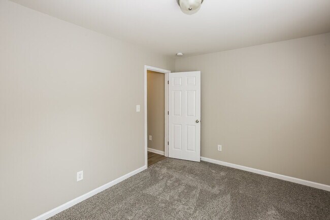 Building Photo - 5521 Twin Brook Dr