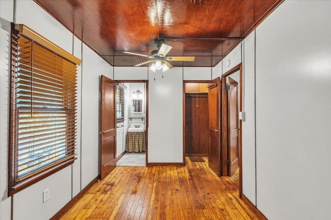 Building Photo - 1 bedroom off of Ferguson