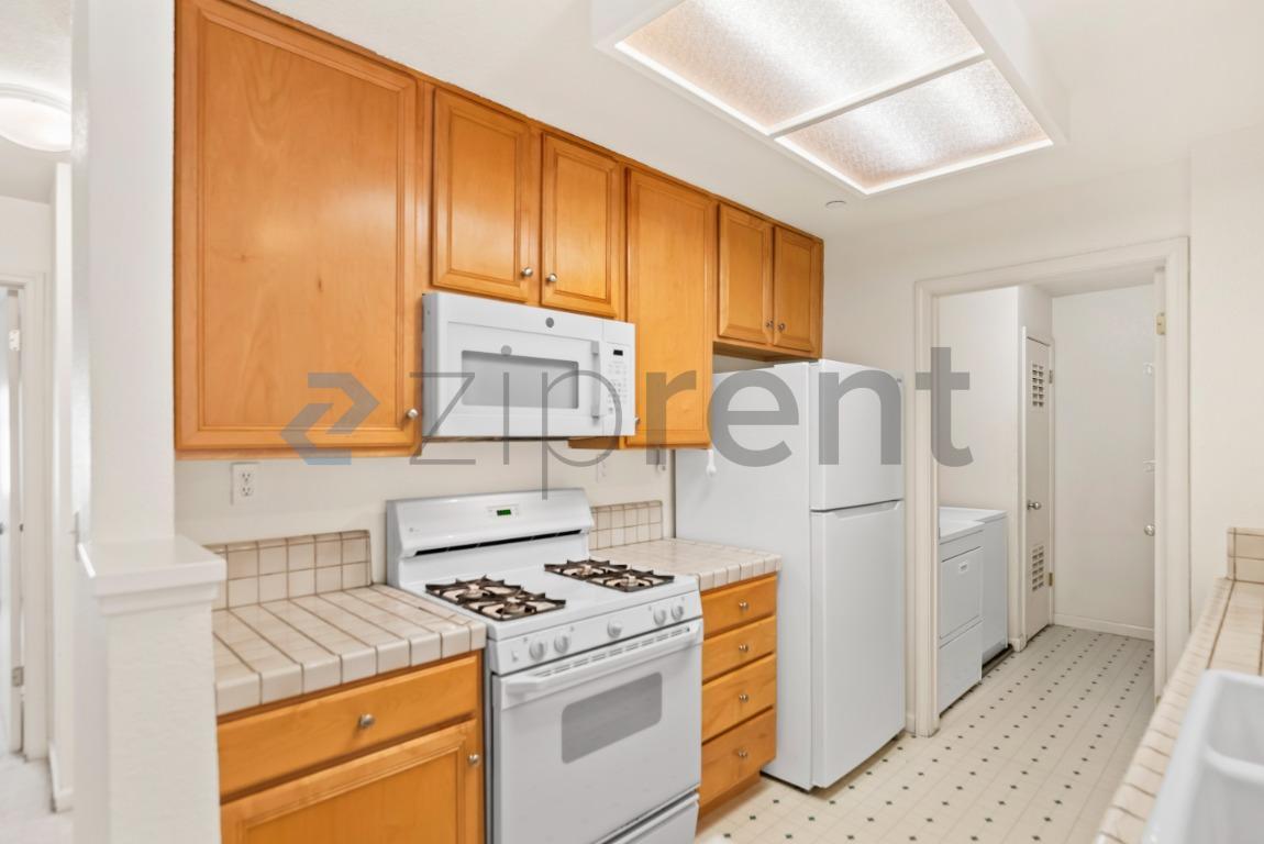 Building Photo - Unit 304