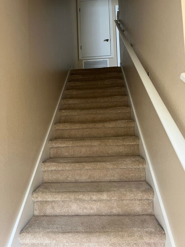 Building Photo - Gated 3/2.5 Townhouse with Garage in Altam...