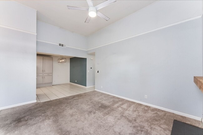 Building Photo - Charming 2 Bedroom 2 Bath Duplex