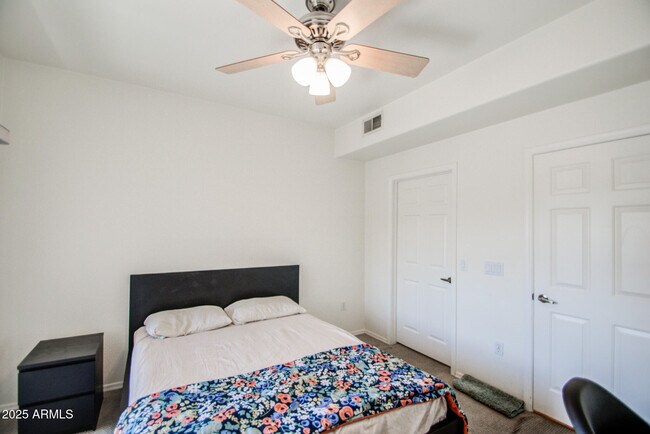 Building Photo - 435 W Rio Salado Pkwy
