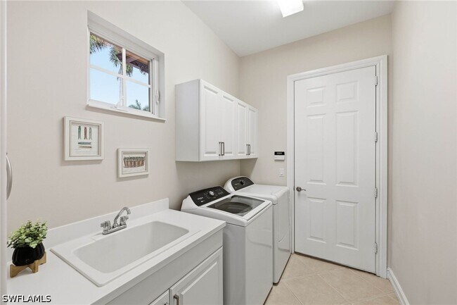 Building Photo - 8950 Shenendoah Cir