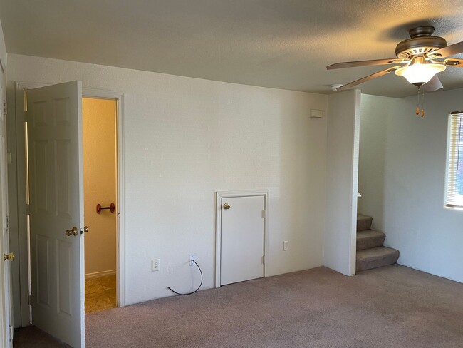 Building Photo - Very Nice Two Story 2 Bedroom 1.5 Bathroom...