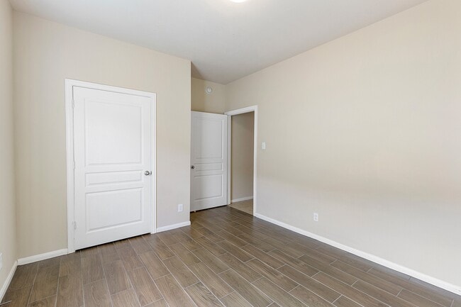 Building Photo - 10903 Woodwind Shadows Dr