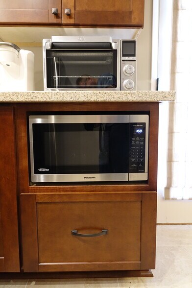 Built-in microwave and countertop oven - 2620 Tallant Rd