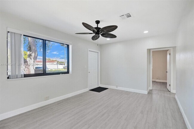 Building Photo - 136 Miami Gardens Rd