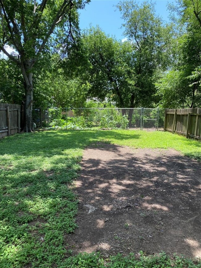 Building Photo - 9511 Aberdeen Way
