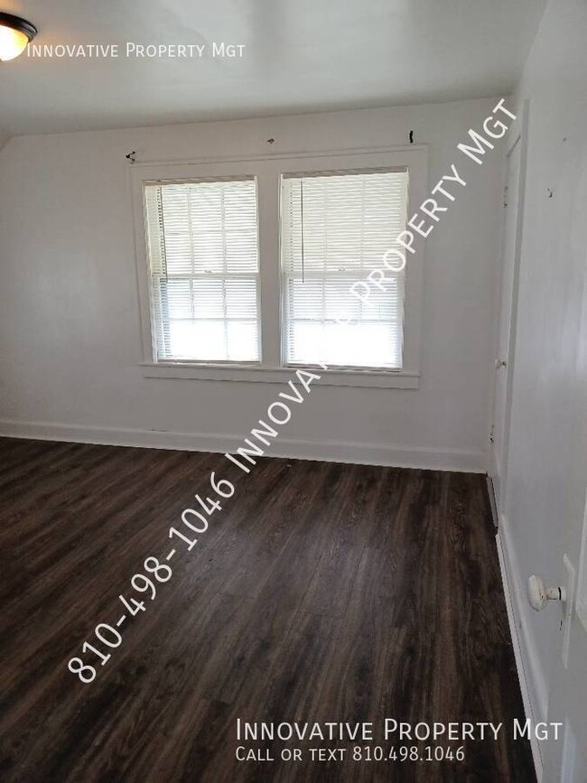 Building Photo - Beautifully updated 2 bedroom, 1 bath