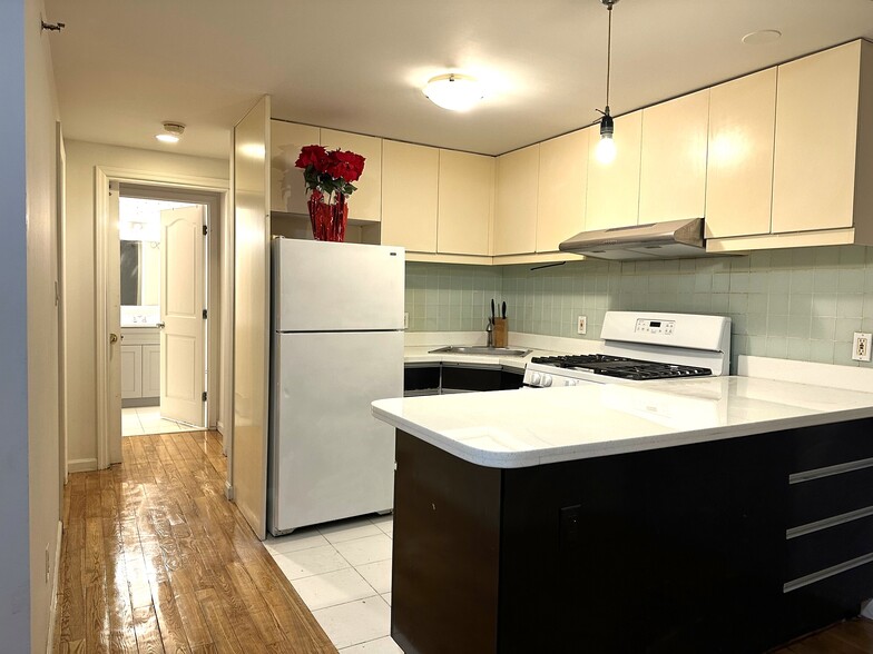 Building Photo - 13203 Sanford Ave