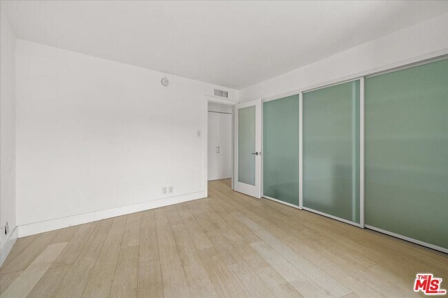 Building Photo - 4316 Marina City Dr