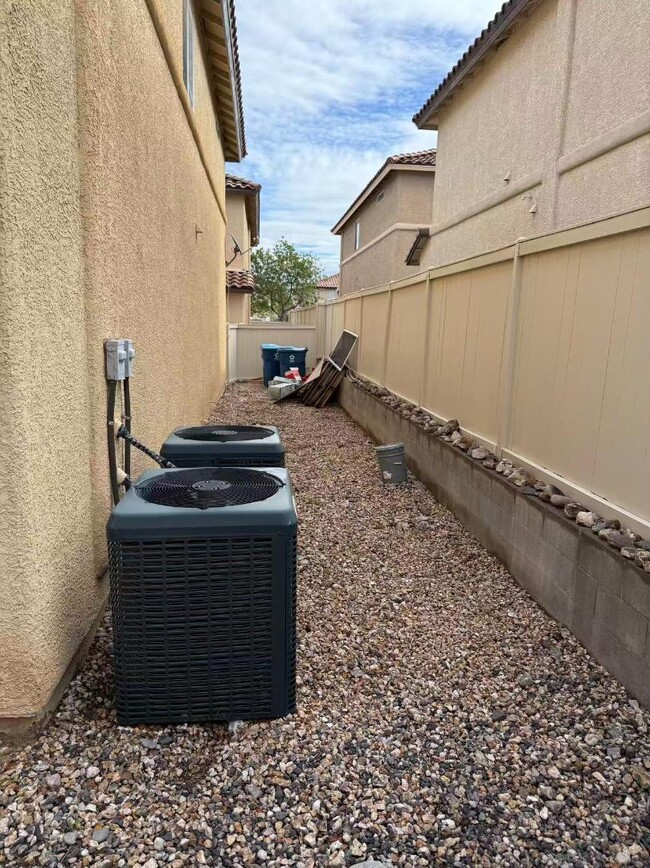 Building Photo - 1031 Monte De Oro Ave