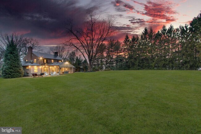 Building Photo - 2210 Boxmere Rd