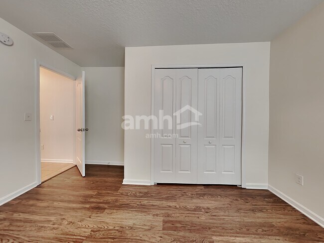 Building Photo - 851 Glendale Ln