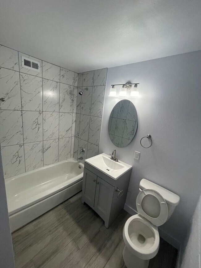 Building Photo - Charming 1-Bedroom Apartment – Prime Las Vegas Location