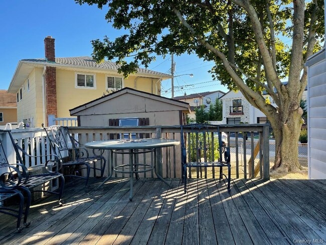 Building Photo - 17 Roosevelt Pl