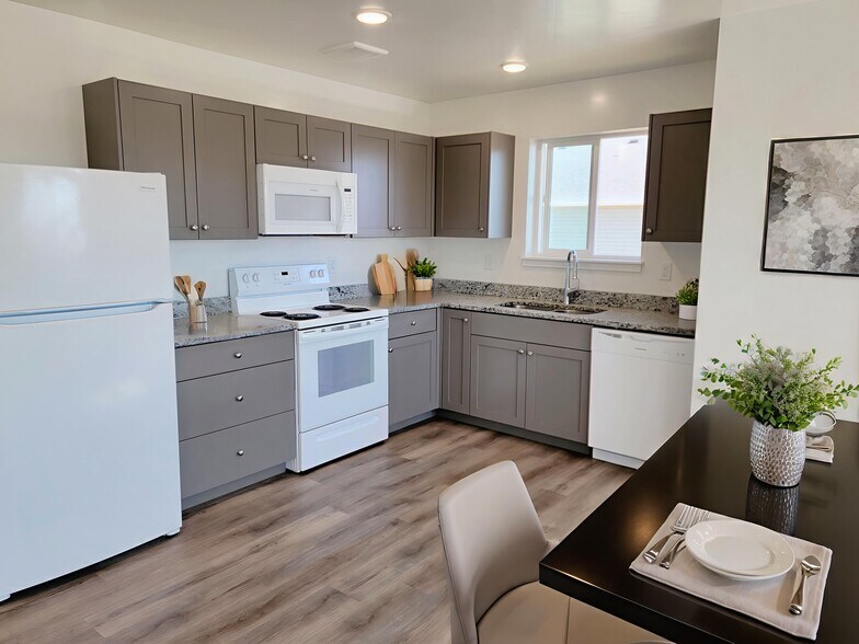 Building Photo - 5963 N Freedom Rd