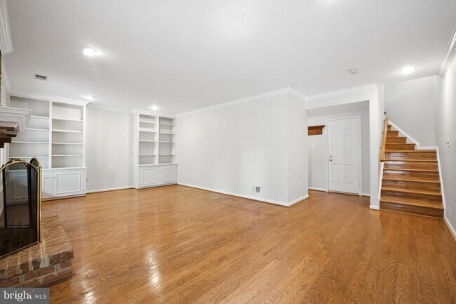 Building Photo - 10189 Castlewood Ln