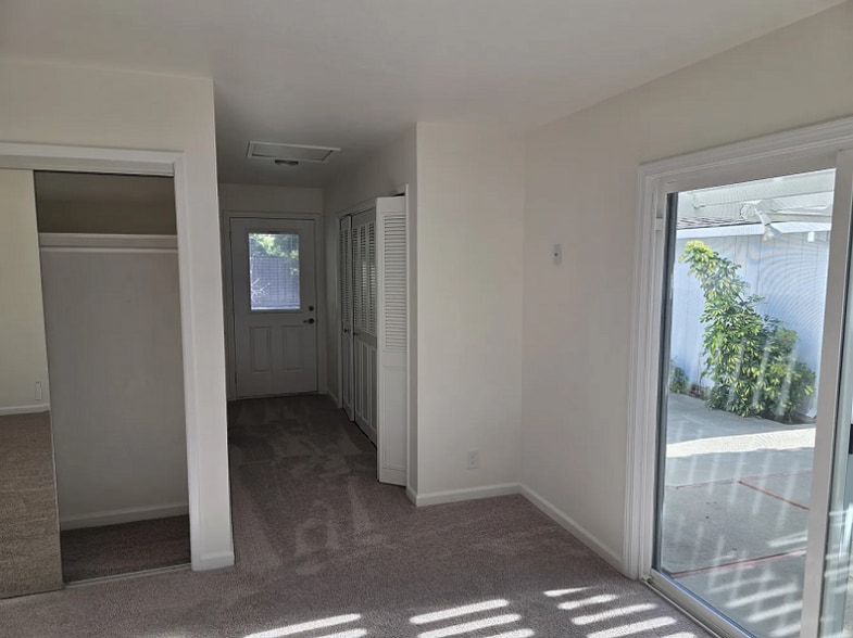 Building Photo - 776 Berkshire Pl