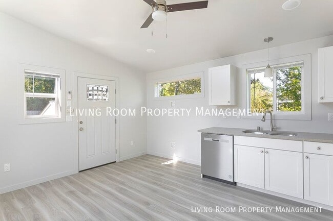 Building Photo - 8939 N Fortune Ave