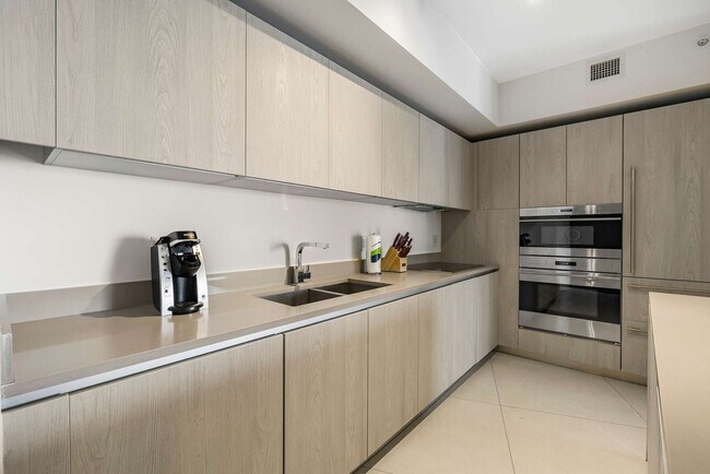 Building Photo - 4111 S Ocean Dr