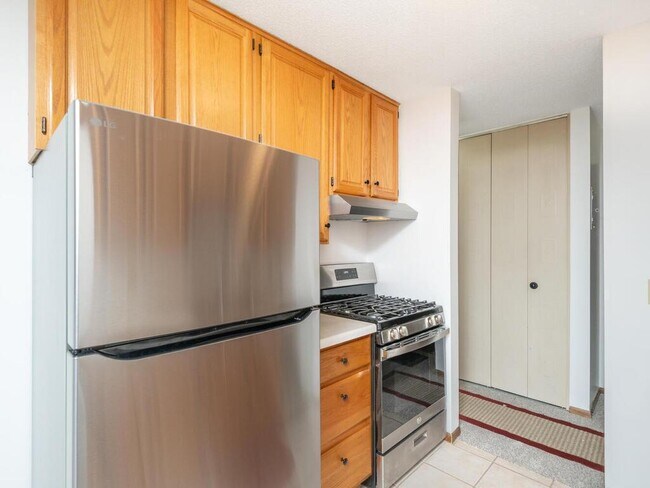 Building Photo - 4101 Parklawn Ave