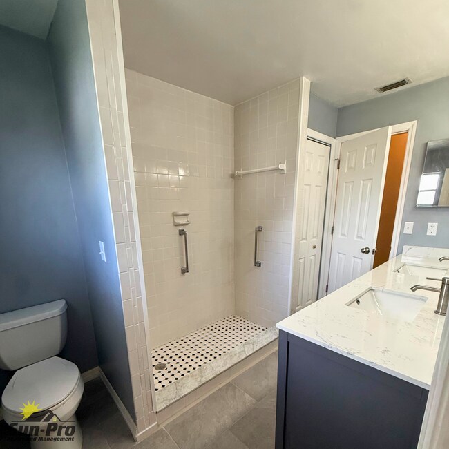 Building Photo - 1985 Big Oak Dr