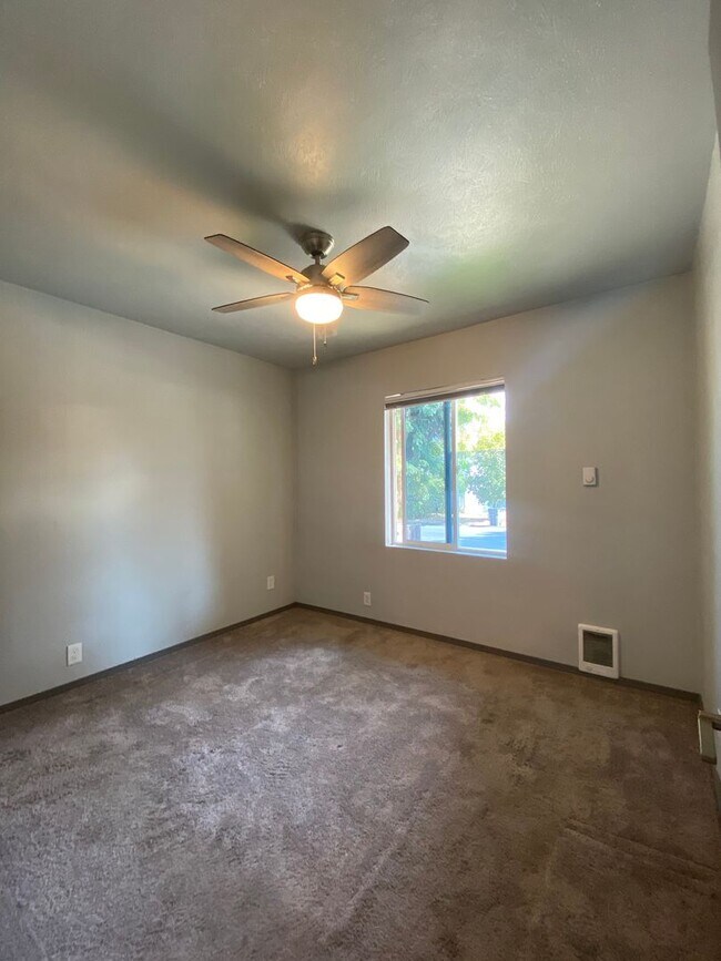 Building Photo - 4 bedrooms, 1.5 baths Millwood-20x30 shop ...