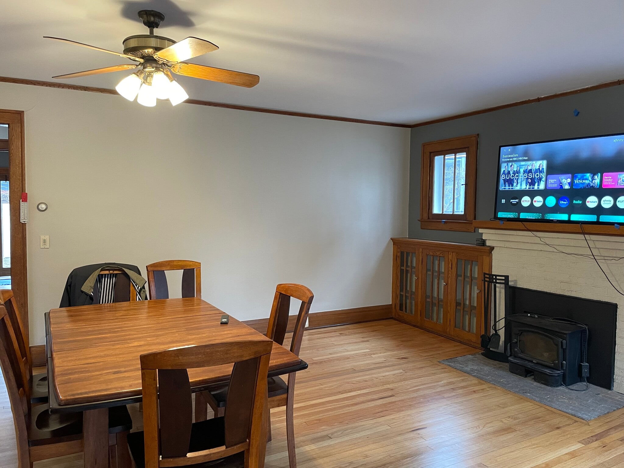 Living room - 1010 S Forest Ave