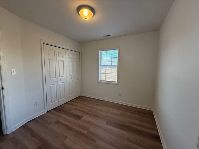 Building Photo - Gorgeous 3 bedroom, 2 bath House