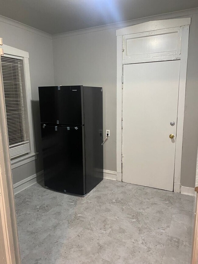 Building Photo - 6720 S Chappel Ave