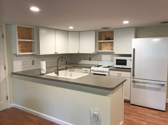 Building Photo - 99 Woodside S Ln