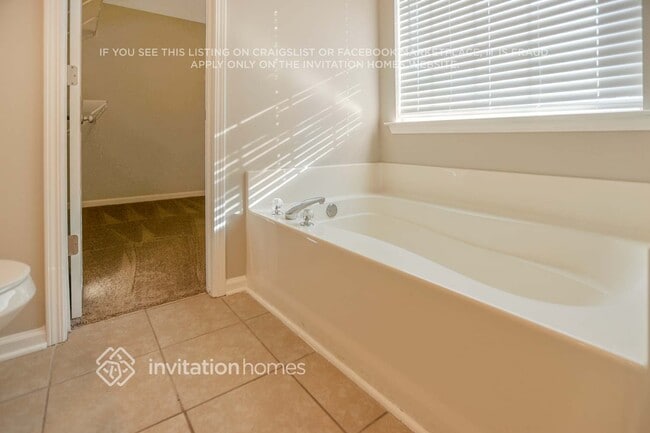 Building Photo - 3504 Devon Chase Rd