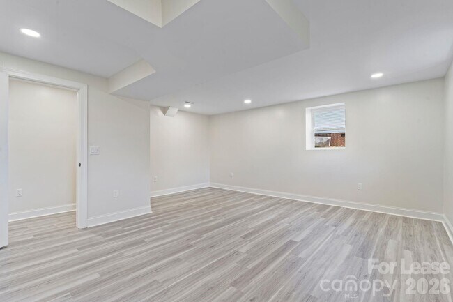 Building Photo - 612 Westway Dr