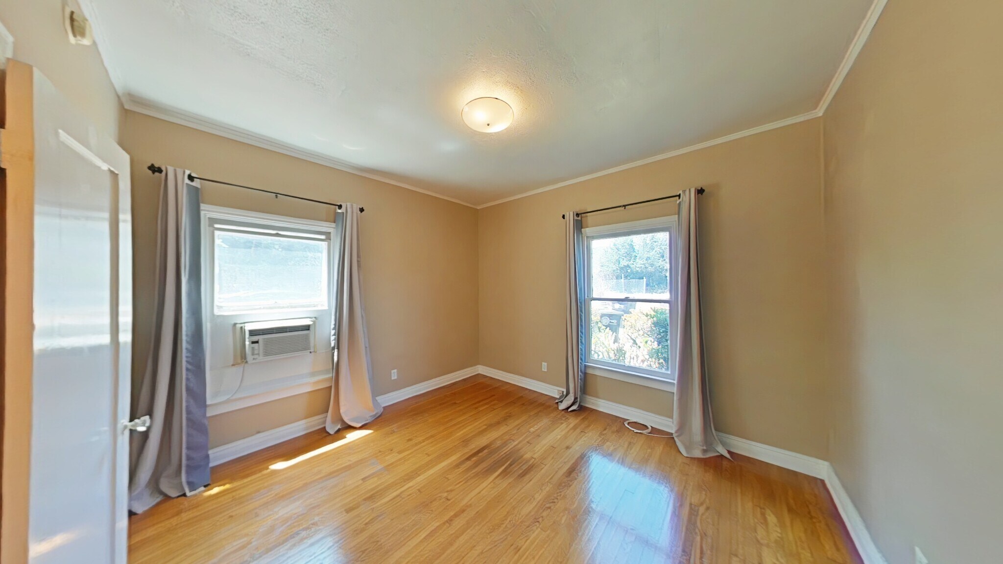 Bedroom - 207 W Windsor Rd